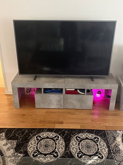 Philips 65” TV + TV-bänk med LED säljes – kan köpas separat eller paket