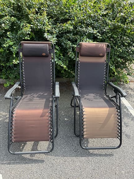 Fällbara solstolar svart/brun med ställbart ryggstöd
