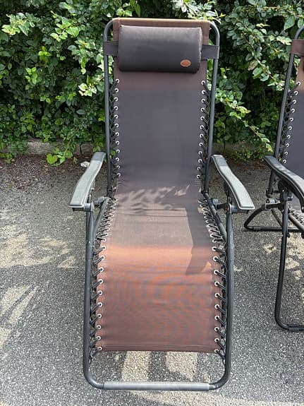 Fällbara solstolar svart/brun med ställbart ryggstöd