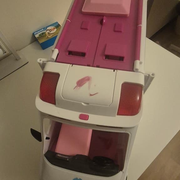 Barbie ambulans lekbil rosa/vit