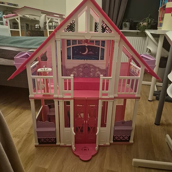 Barbie dockhus rosa flerplanshus