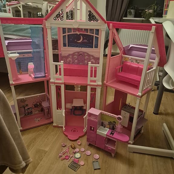 Barbie dockhus rosa flerplanshus