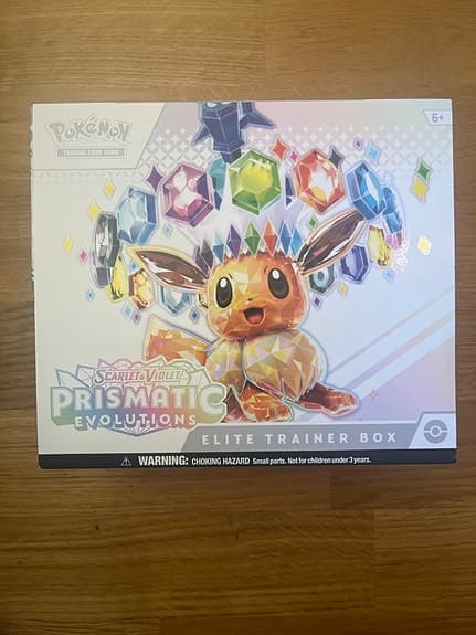 Pokémon Prismatic Evolutions Elite Trainer Box