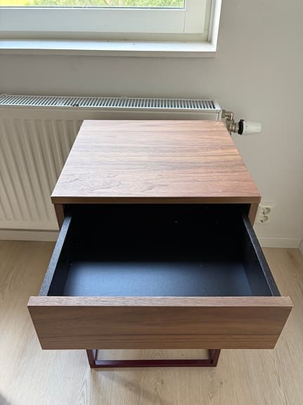 Vikhammer nattduksbord i valnöt