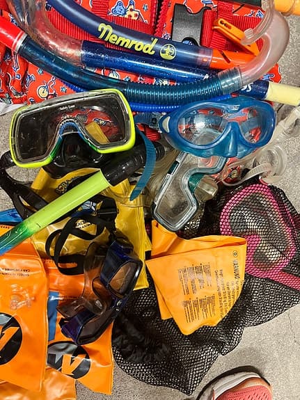 Stort badpaket barn – flytvästar, simfötter, snorklar, masker, badskor, Floaties