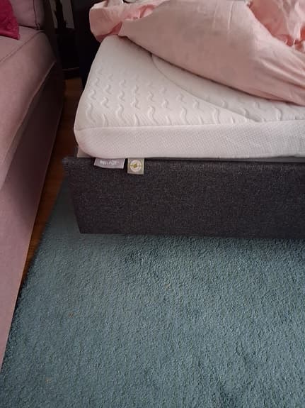 Grå bäddsoffa med förvaring