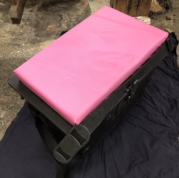 Fiskebox med  sittdyna och axelrem
