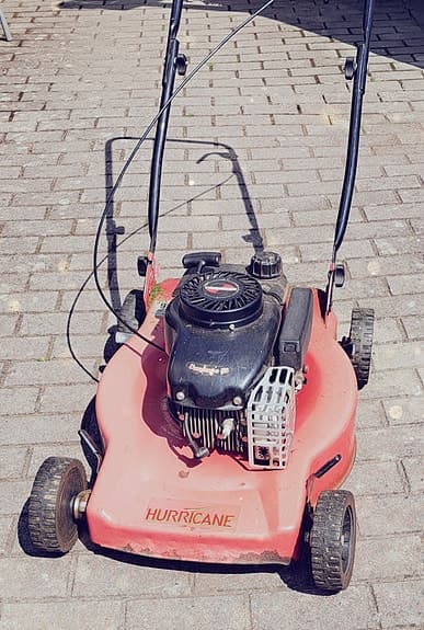 Hurricane bensindriven gräsklippare röd