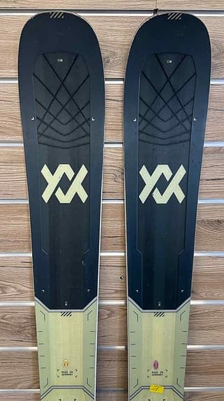 Völkl Mantra 102 W Mod.2026 i 163cm med Marker Griffon 13 Demo