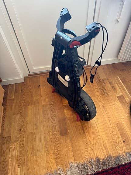 Golfset med Wilson och Cobra bag samt vagn
