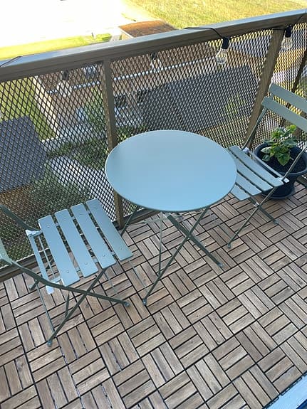Mio Barista Utegrupp med bord och två stolar