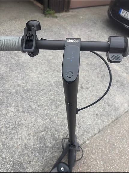 Ninebot elsparkcykel svart