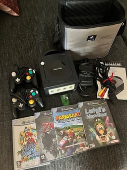 Nintendo GameCube spelkonsol med handkontroller och spel
