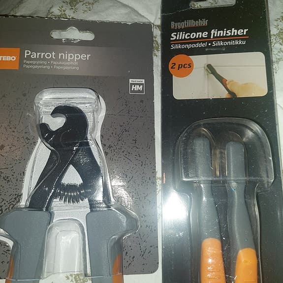 Har Tebo papegojtång och silikonverktyg för fogar