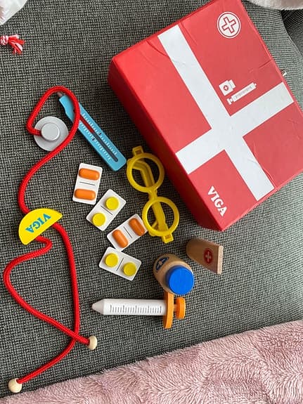 Leksakspaket böcker, mjukisdjur, instrument och pedagogiska leksaker