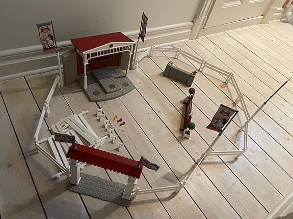 Schleich hästtävling lekset med staket och prispall