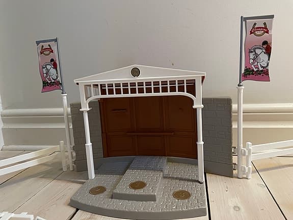 Schleich hästtävling lekset med staket och prispall