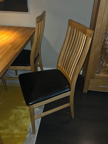 Matgrupp, ekbord med iläggsskiva, 4 st stolar