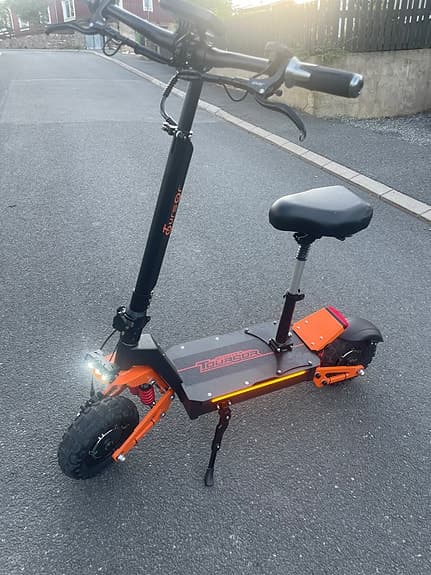 Elsparkcykel med avtagbar sadel. (Ny)
