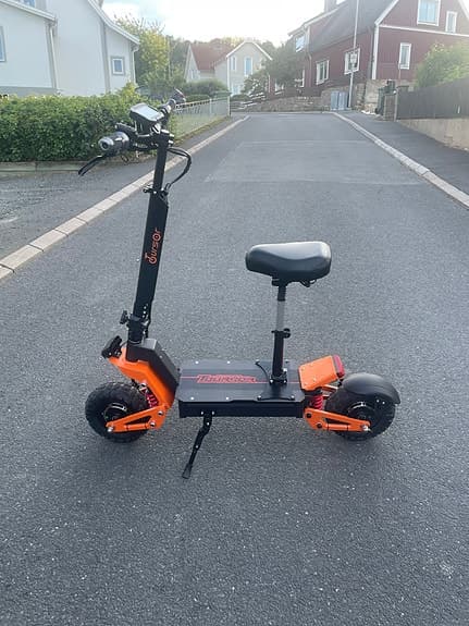 Elsparkcykel med avtagbar sadel. (Ny)