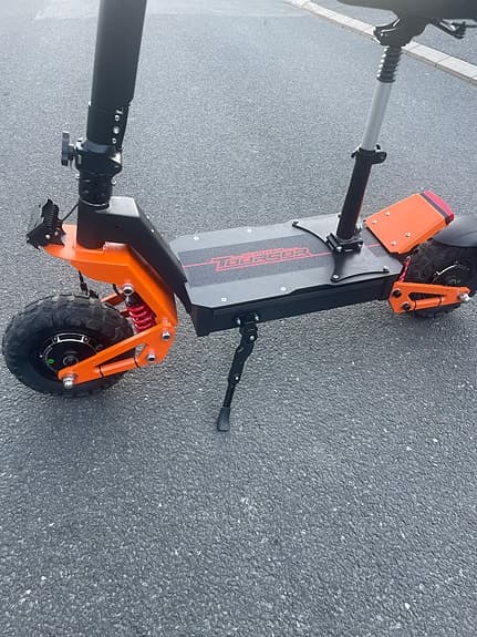 Elsparkcykel med avtagbar sadel. (Ny)