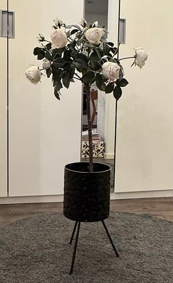 Konst blomma med lyxig kruk