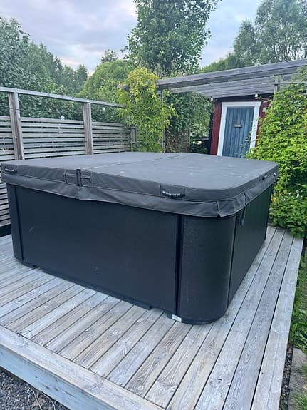 Spabad utomhus vitt med lock