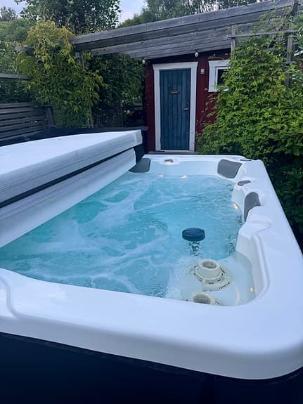 Spabad utomhus vitt med lock