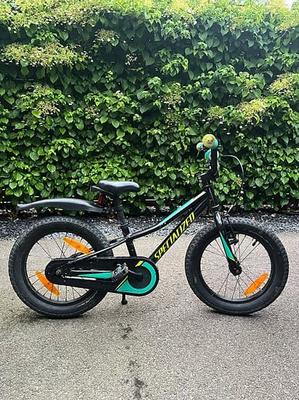 Specialized barncykel 16" svart/grön
