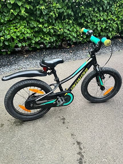 Specialized barncykel 16" svart/grön