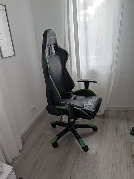 Gamingstol fungerar bra.
