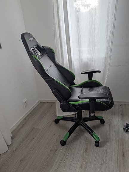 Gamingstol fungerar bra.