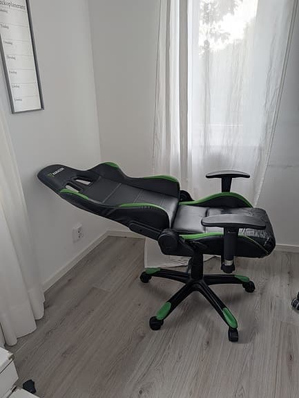 Gamingstol fungerar bra.