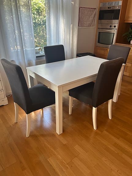 Köksbord och 4 stolar