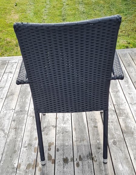 Konstrotting utestol med armstöd