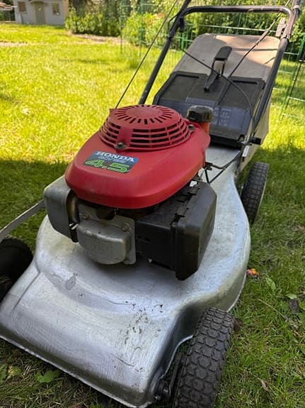 Gräsklippare, Honda 4.5 Hk bensindriven gräsklippare med uppsamlare