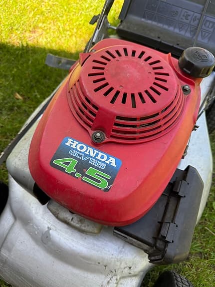 Gräsklippare, Honda 4.5 Hk bensindriven gräsklippare med uppsamlare