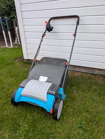 Gardena EVC 1000 Vertikalskärare med uppsamlare