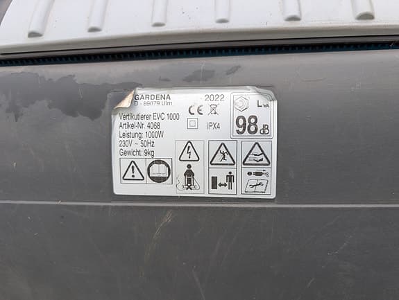 Gardena EVC 1000 Vertikalskärare med uppsamlare