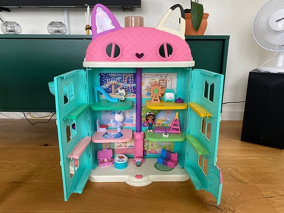 L.O.L. Surprise dockhus lekset