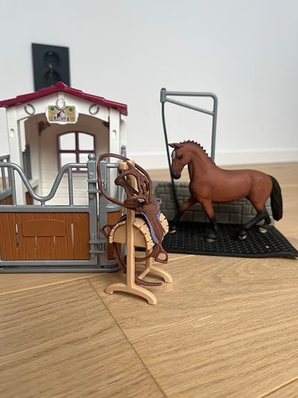 Schleich ryktspilta med häst och ryttare