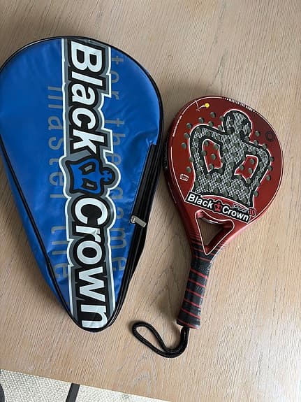 Black Crown Piton 10 padelracket röd