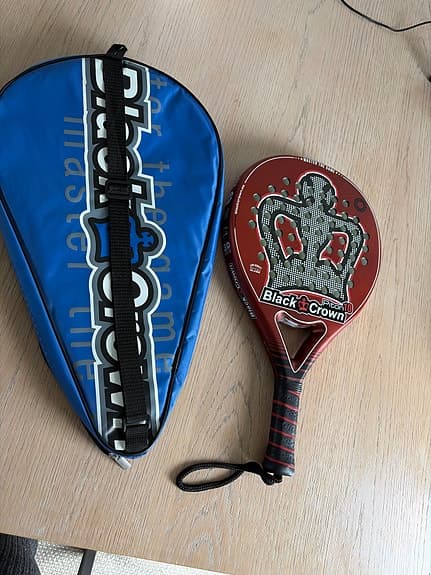 Black Crown Piton 10 padelracket röd