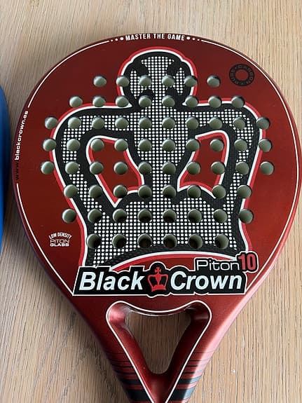Black Crown Piton 10 padelracket röd
