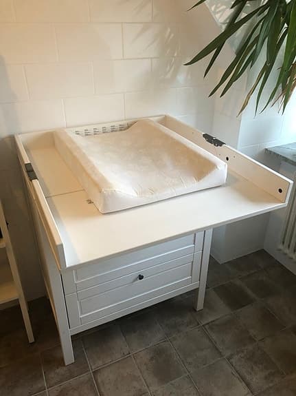 Skötbord och TV-bänk