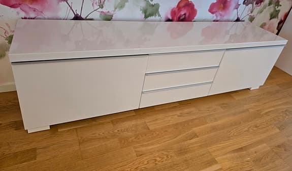 TV skänk höglansig vit