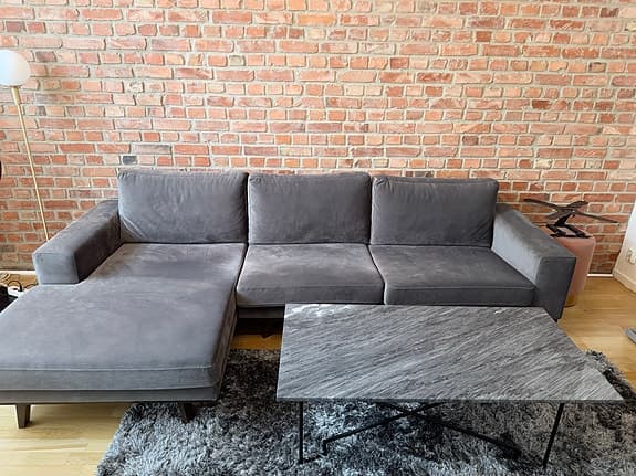 Grå soffa med divan