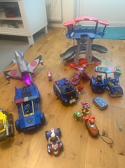 Paw Patrol lekset med fordon och högkvarter 600kr