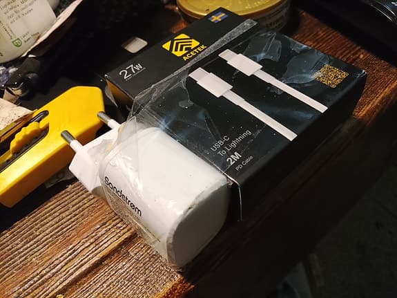 Nytt Snabbladdningskit: 27W USB-C till Lightning-kabel (2m) + Väggladdare
