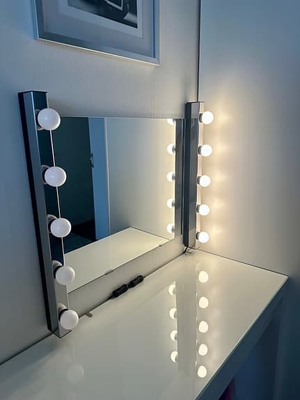 Spegel med lampa+ram med bild